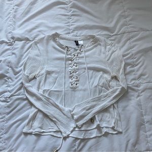 white bell sleeve long sleeve